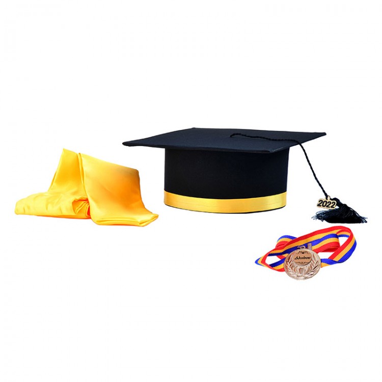 Toca Absolvire neagra cu bentita galbena + medalie + esarfa - Gradinita - robefestivitatiabsolvire.ro