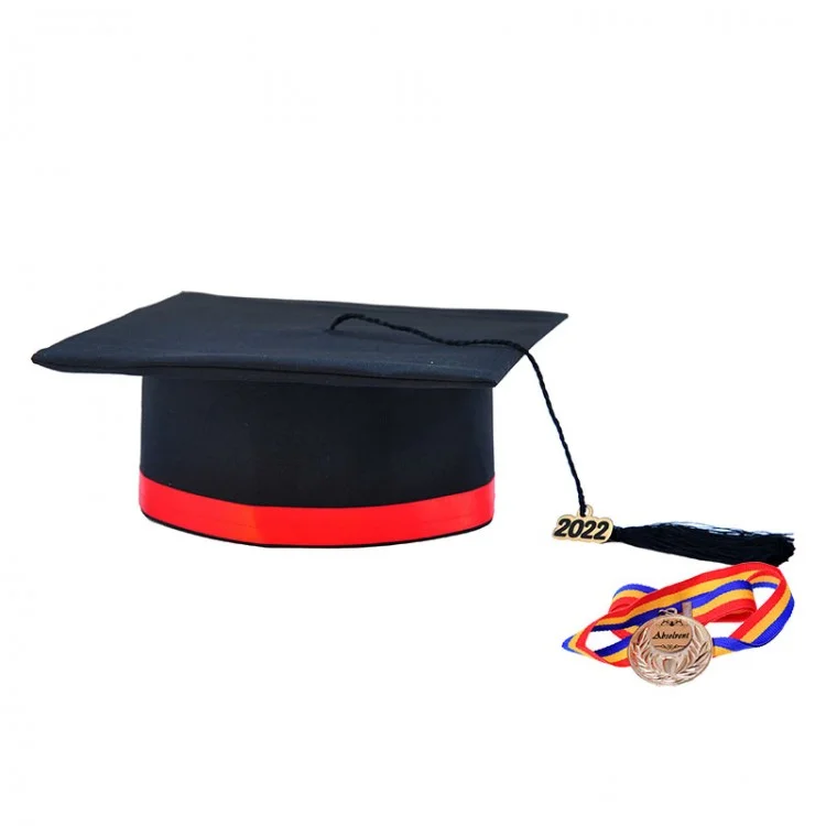 Toca Absolvire neagra cu bentita rosie + medalie - Toci clasa 8 - robefestivitatiabsolvire.ro