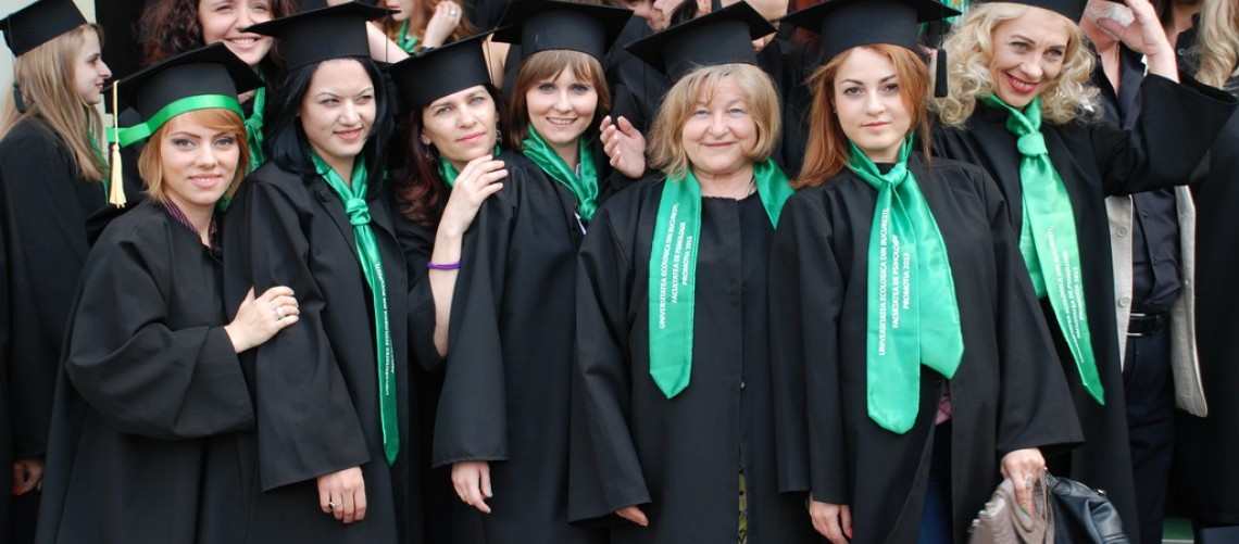 Robe Festivitati Absolvire in Calimanesti | Vanzari Robe Festivitatii Absolvire in Calimanesti